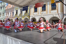 Princezny - mažoretky z Hluboké nad Vltavou - 2012 05. 26. - O střevíček z pohádkové Telče