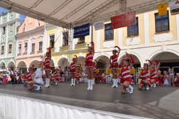 Princezny - mažoretky z Hluboké nad Vltavou - 2012 05. 26. - O střevíček z pohádkové Telče