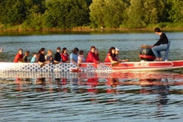 Princezny - mažoretky z Hluboké nad Vltavou - 2012 06. 29. - Andílci trénují na dračí lodě
