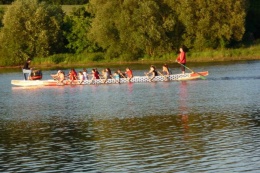 Princezny - mažoretky z Hluboké nad Vltavou - 2012 06. 29. - Andílci trénují na dračí lodě