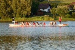 Princezny - mažoretky z Hluboké nad Vltavou - 2012 06. 29. - Andílci trénují na dračí lodě