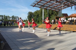 Princezny - mažoretky z Hluboké nad Vltavou - 2012 08. 18. - Lomnice nad Lužnicí - 7. ročník dechovkového festivalu