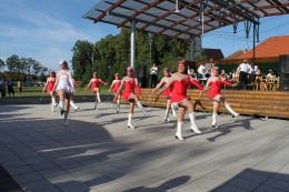 Princezny - mažoretky z Hluboké nad Vltavou - 2012 08. 18. - Lomnice nad Lužnicí - 7. ročník dechovkového festivalu