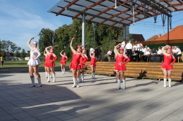 Princezny - mažoretky z Hluboké nad Vltavou - 2012 08. 18. - Lomnice nad Lužnicí - 7. ročník dechovkového festivalu