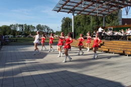 Princezny - mažoretky z Hluboké nad Vltavou - 2012 08. 18. - Lomnice nad Lužnicí - 7. ročník dechovkového festivalu