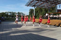 Princezny - mažoretky z Hluboké nad Vltavou - 2012 08. 18. - Lomnice nad Lužnicí - 7. ročník dechovkového festivalu