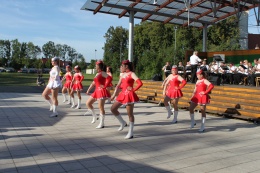 Princezny - mažoretky z Hluboké nad Vltavou - 2012 08. 18. - Lomnice nad Lužnicí - 7. ročník dechovkového festivalu